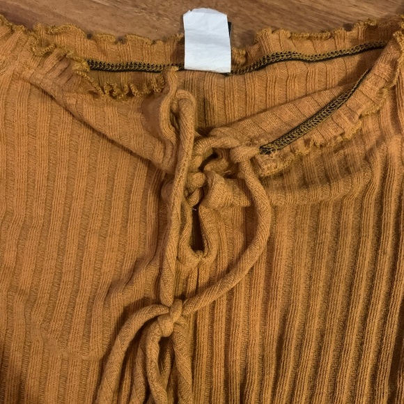 Off the Shoulder Top - Picture 2 of 2